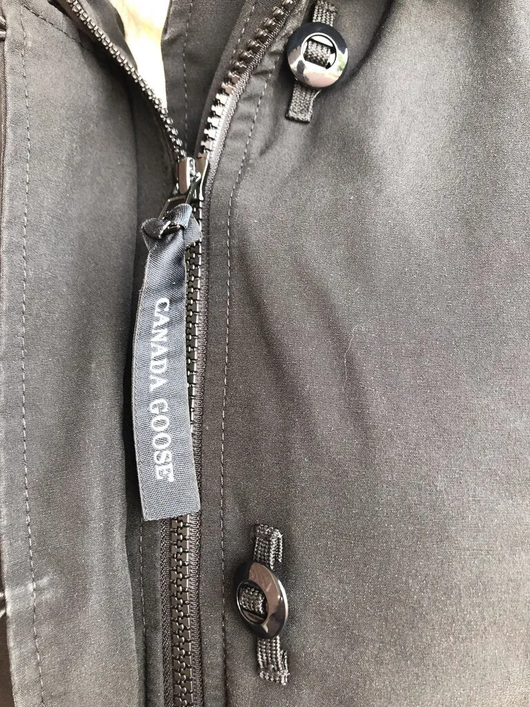 Canada Goose parka XL (As Is-bit worn