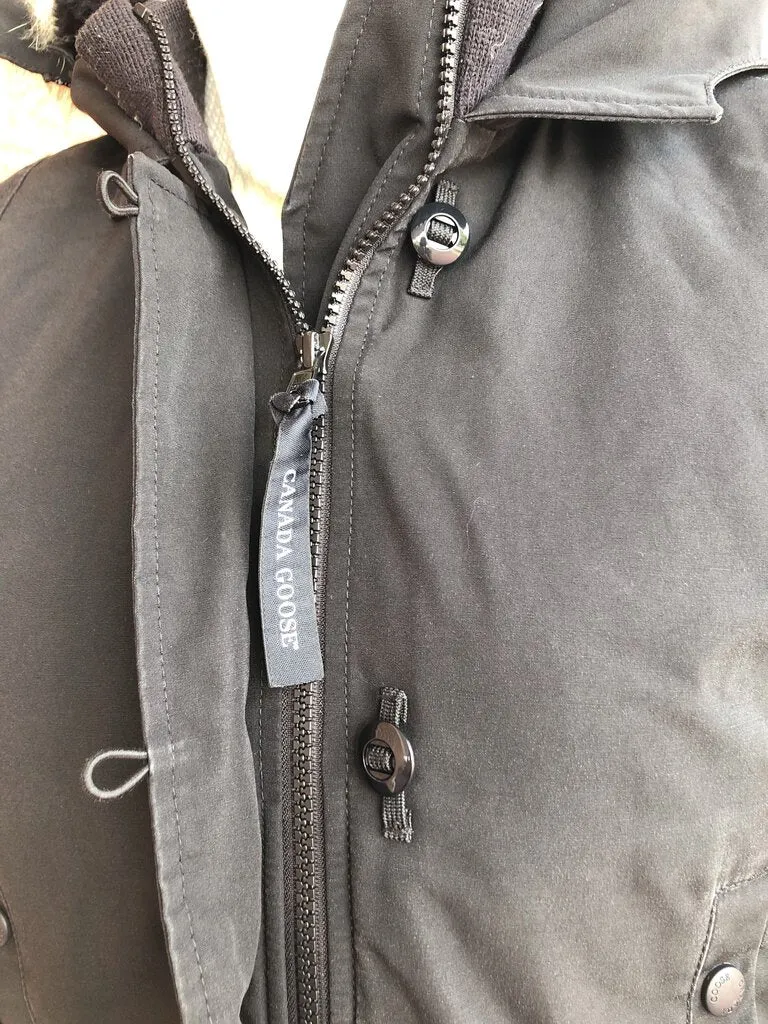 Canada Goose parka XL (As Is-bit worn