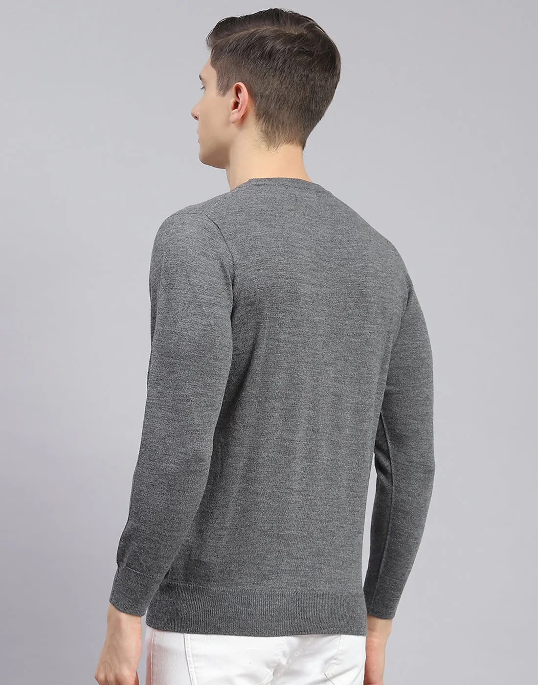 Men Grey Solid Round Neck Full Sleeve Sweater