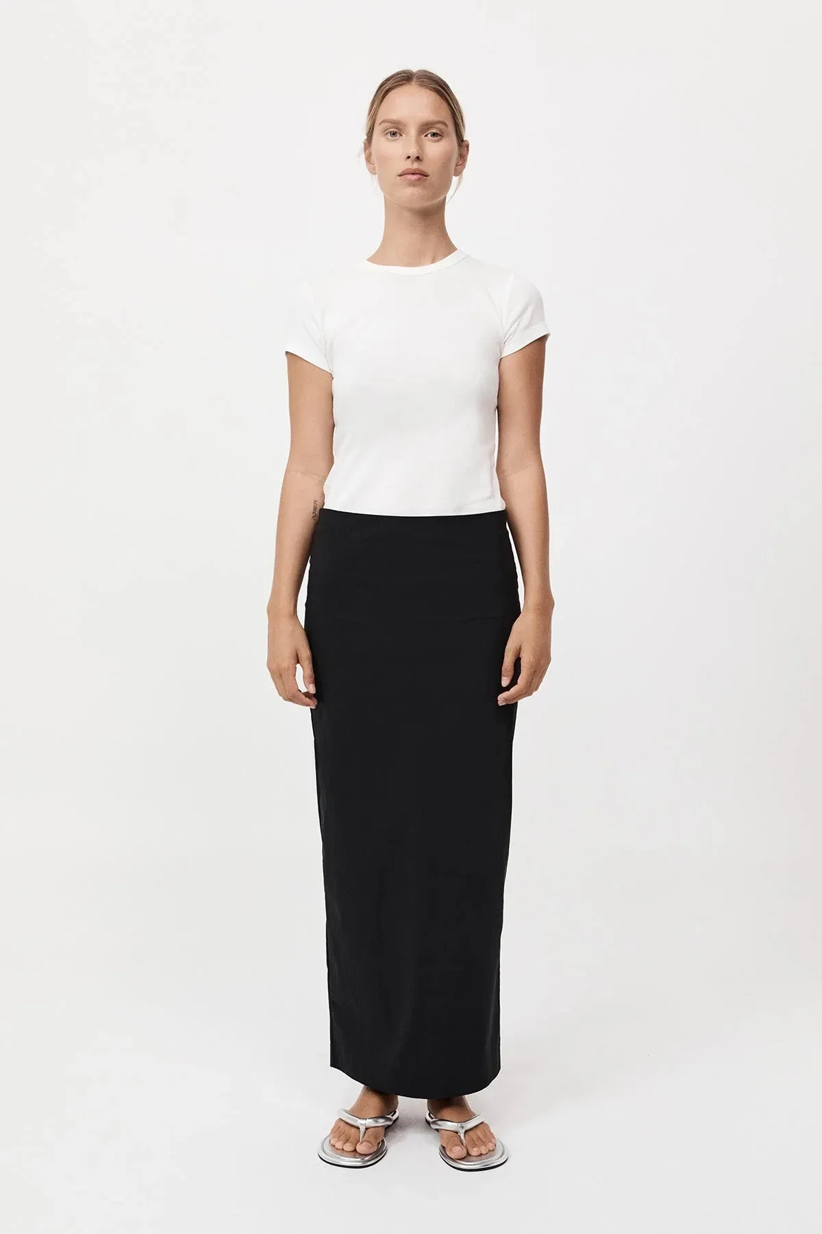 Minimal Column Skirt in Black