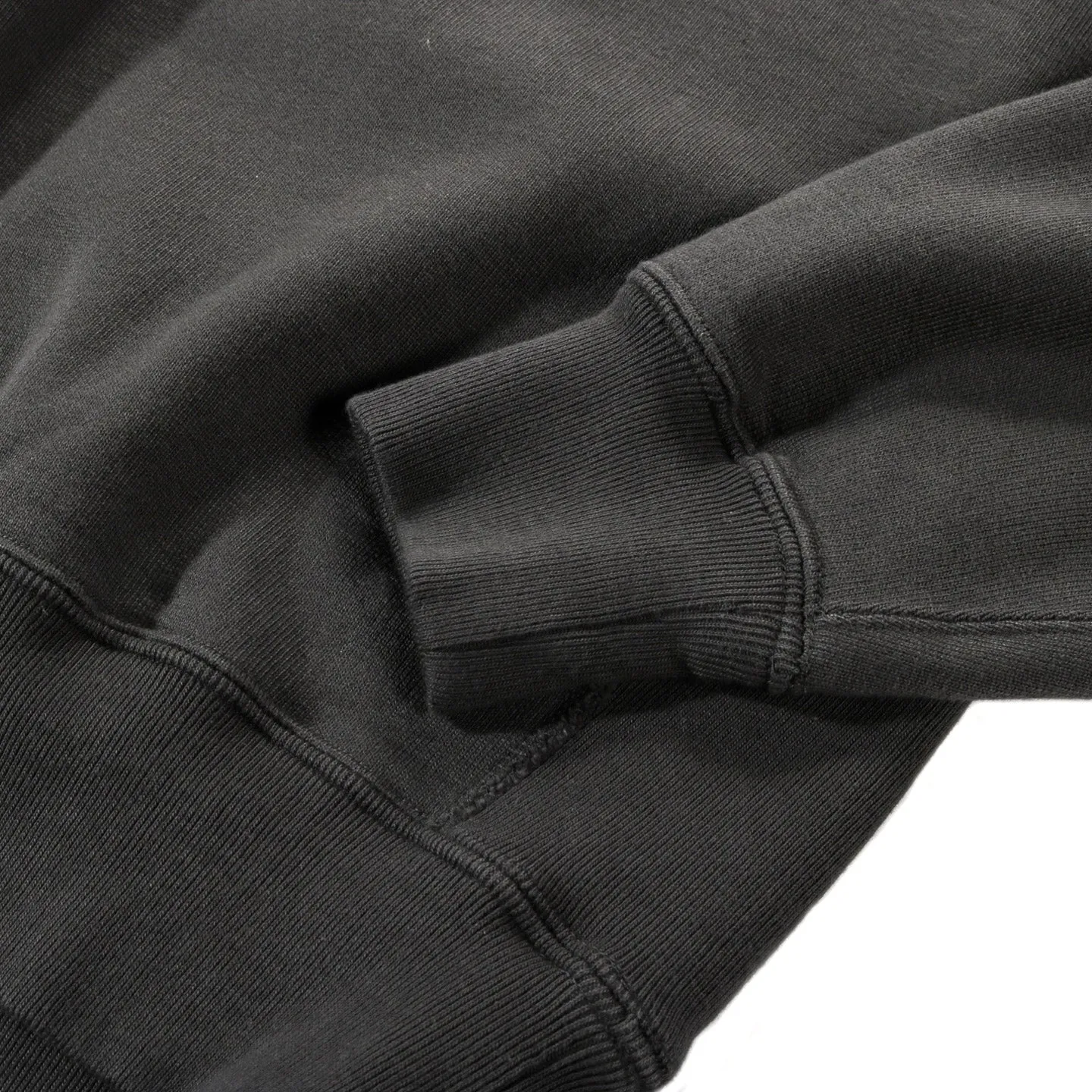 PHIGVEL MAKERS ATHLETIC TURTLENECK SWEAT CARBON