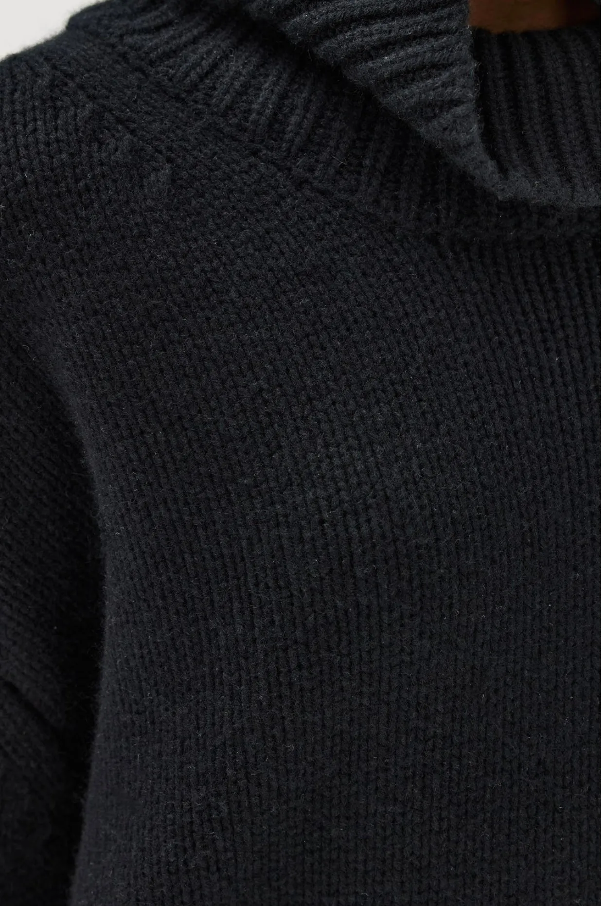 SCARLETT CASHMERE TURTLENECK SWEATER