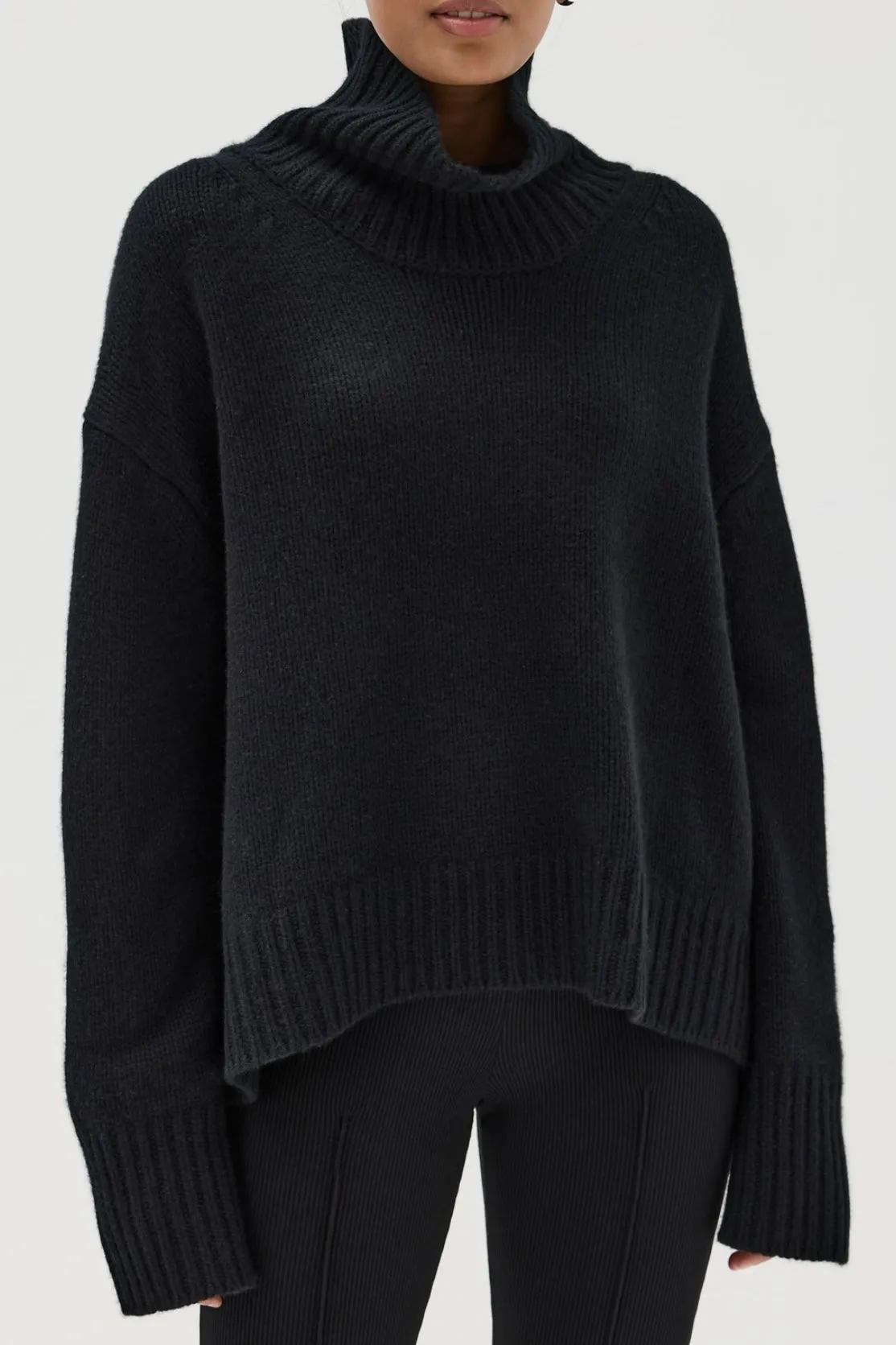 SCARLETT CASHMERE TURTLENECK SWEATER