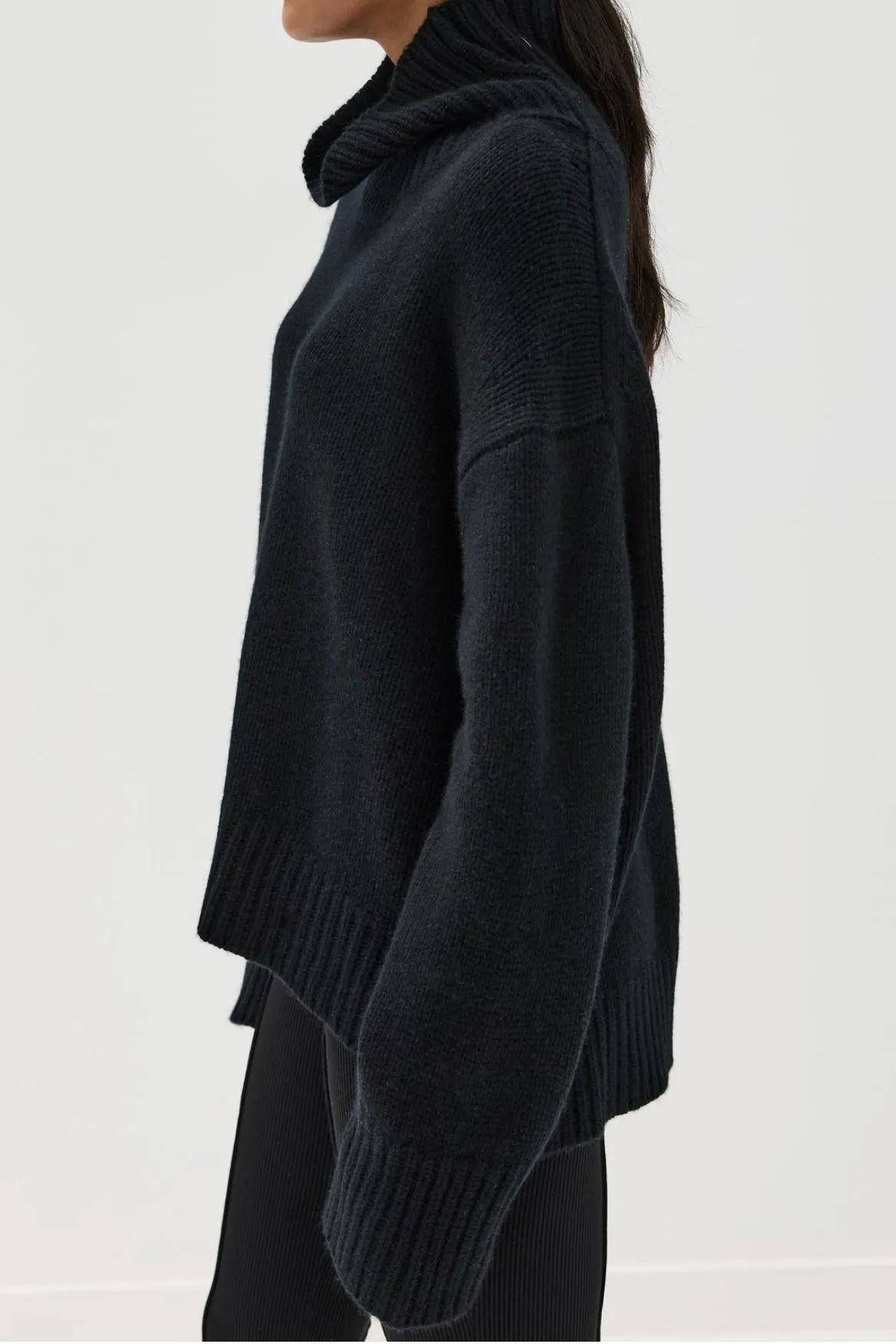 SCARLETT CASHMERE TURTLENECK SWEATER