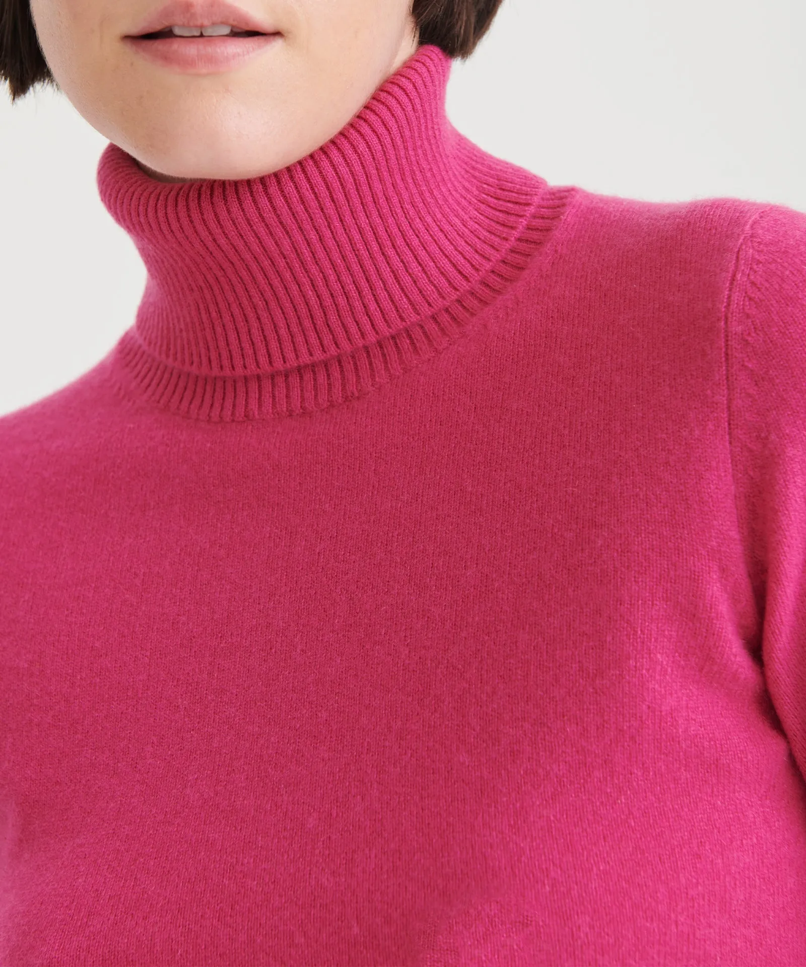 Signature Cashmere Classic Turtleneck