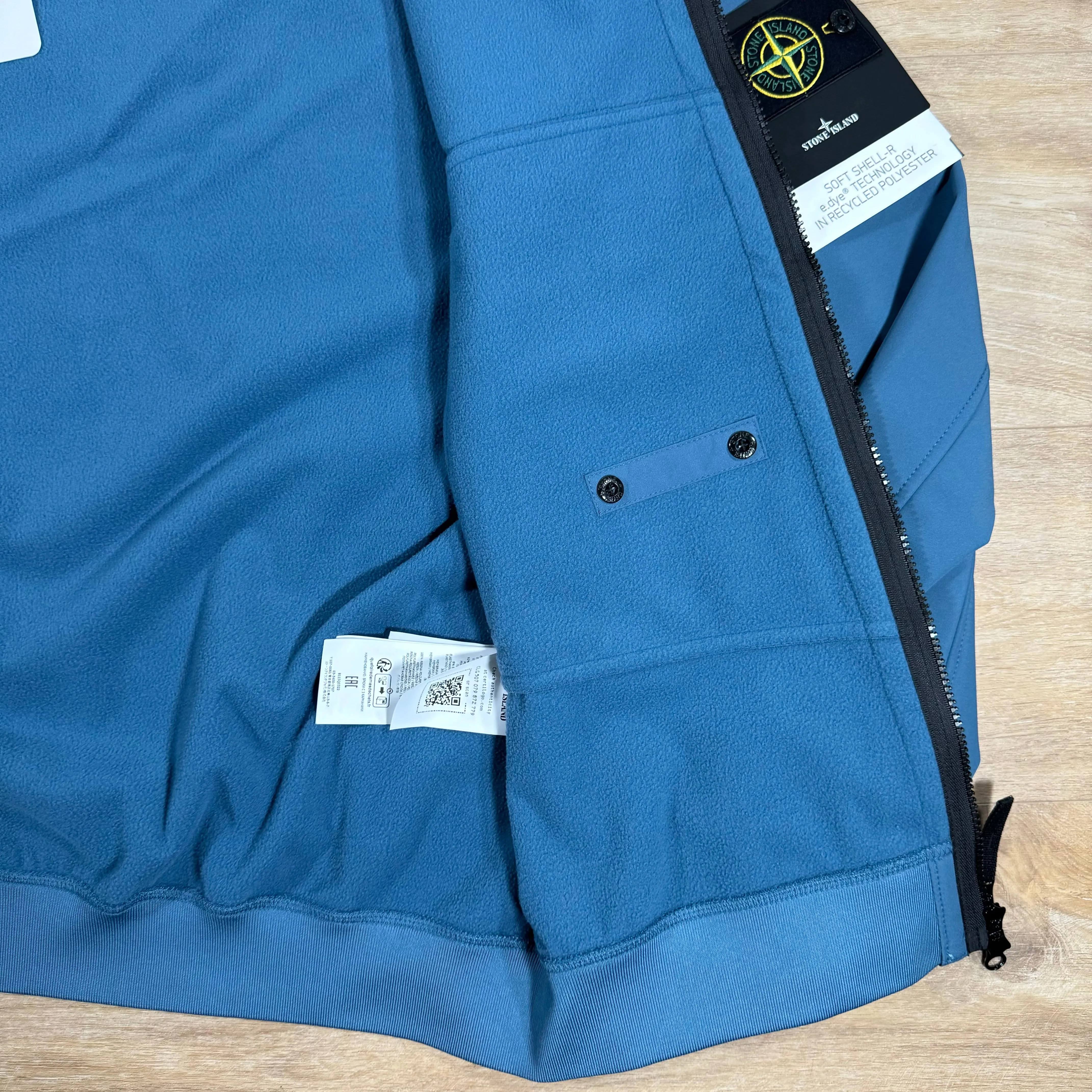 Stone Island Soft Shell-R Jacket in Avio Blue